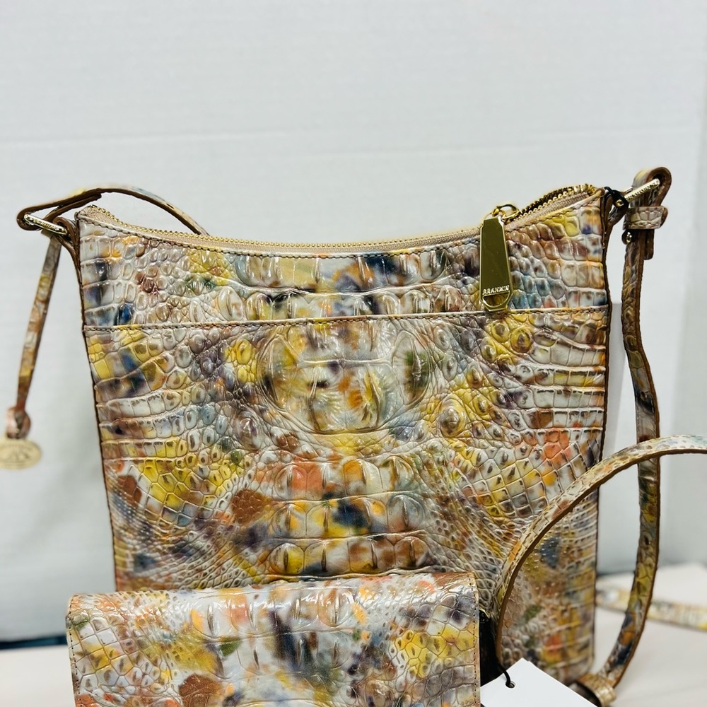 NWTS Beautiful crossbody Katie Brahmin and Ady wallet.. Genuine Leather.
